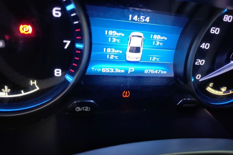 吉利汽车 帝豪 2017款 三厢百万款 1.5L CVT向上版中控内饰15