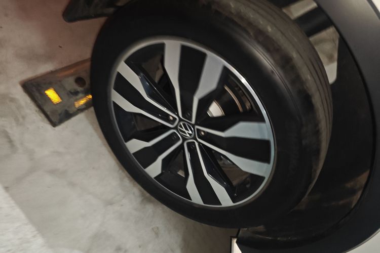 大众 途观L 2022款 330TSI 自动两驱R-Line越享版车身外观6008