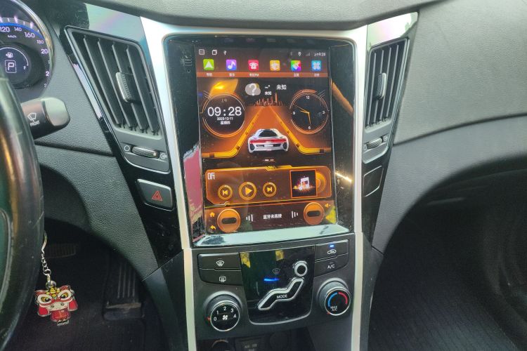 现代 索纳塔 2013款 2.0L 自动时尚版中控内饰16