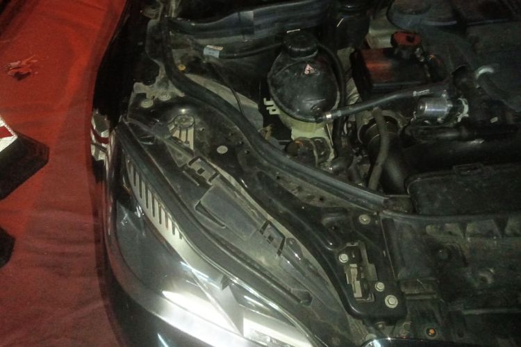 奔驰E级 2014款 改款 E 260 L 运动型局部细节9006