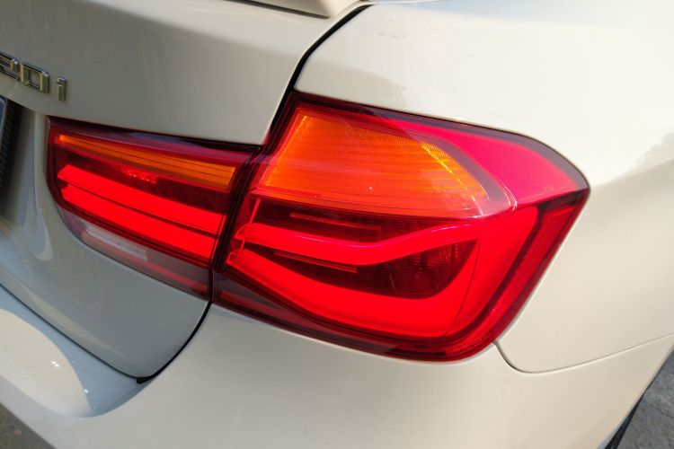 宝马3系 2018款 320i M运动套装车身外观9