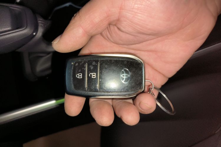 丰田 汉兰达 2024款 2.5L智能电混双擎两驱精英版 5座中控内饰11