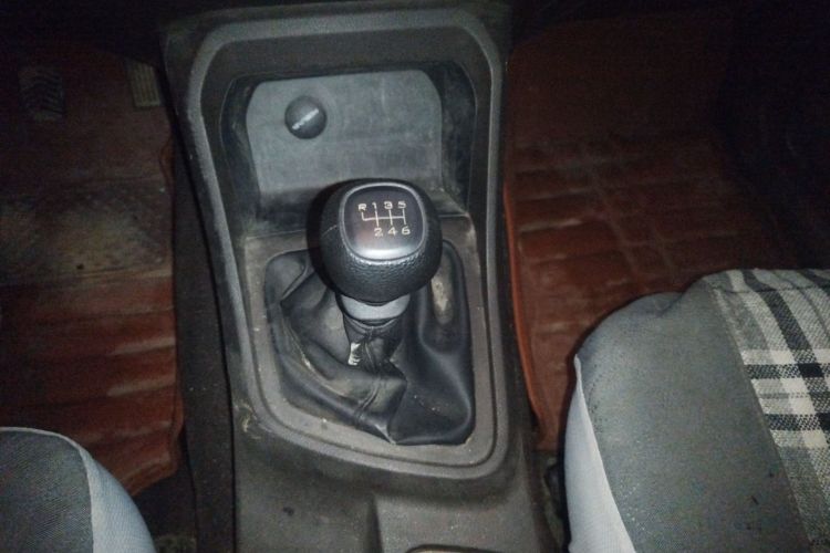 五菱汽车 五菱宏光V 2022款 1.5L劲取版电动助力LAR中控内饰18