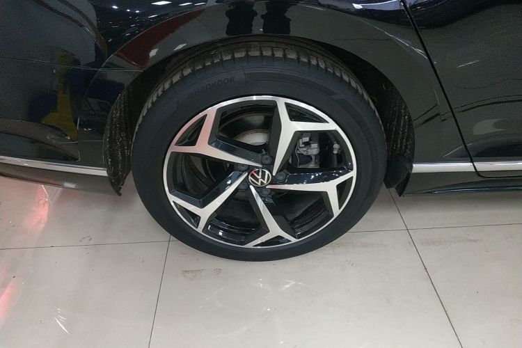 大众 迈腾 2023款 200万辆纪念版 330TSI DSG豪华型车身外观6002