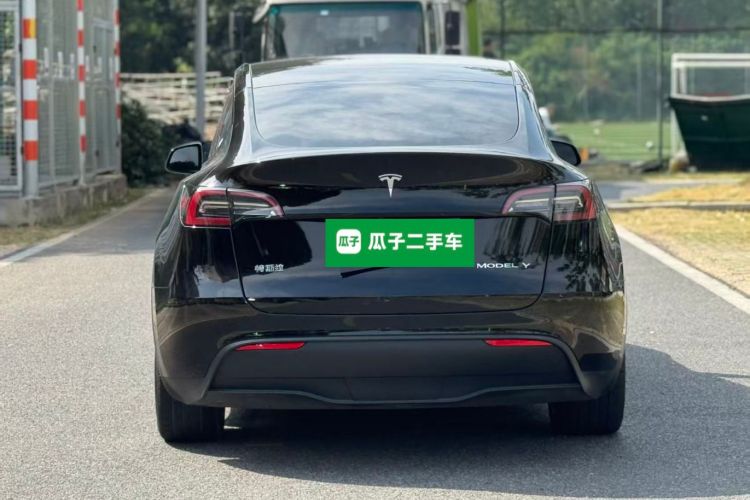 特斯拉 Model Y 2022款 后轮驱动版车身外观6