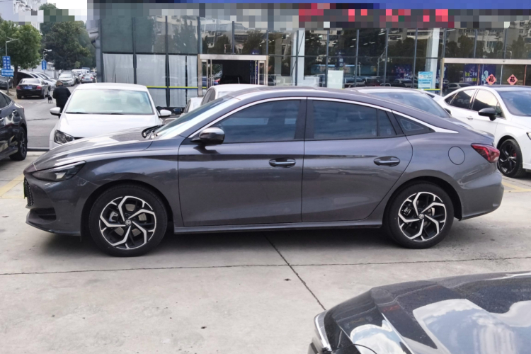 名爵 MG5 2025款 300TGI 全球旗舰版车身外观4