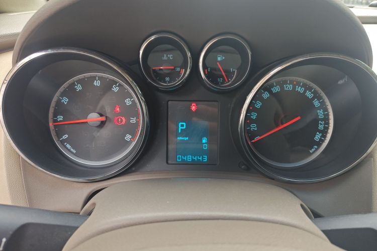 别克 英朗 2013款 GT 1.6L 自动舒适版中控内饰14