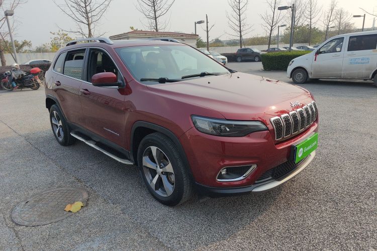 Jeep 自由光 2020款 2.0T 两驱领先版车身外观3