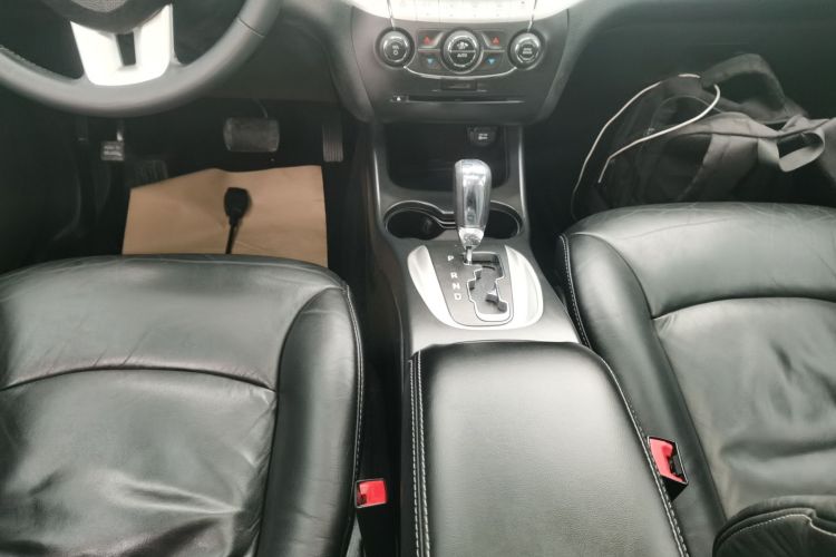 道奇 酷威 2015款 2.0TD 四驱尊尚版中控内饰18