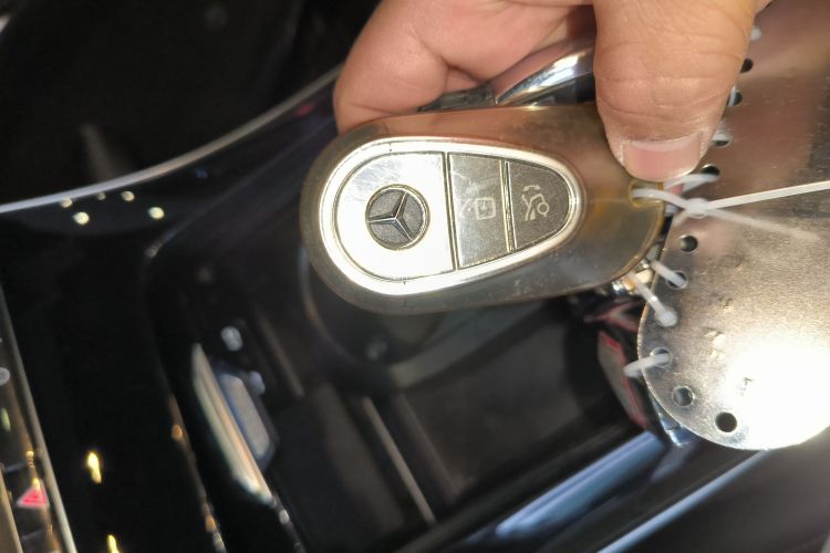 奔驰C级新能源 2023款 C 350 eL中控内饰7001