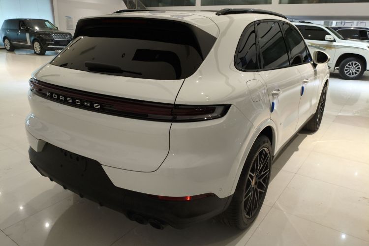 保时捷 2024款 Cayenne 3.0T车身外观6005