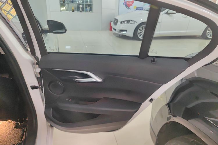 宝马1系 2018款 118i 运动型中控内饰7006