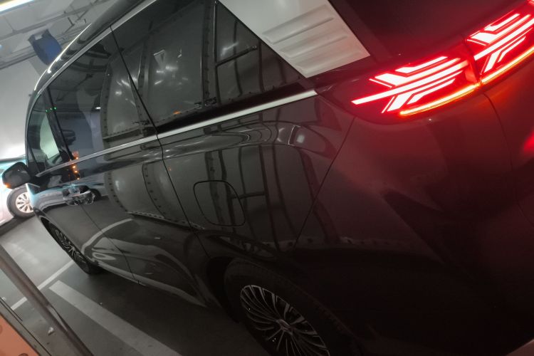 腾势D9 2022款 DM-i 1040 尊贵型车身外观6003