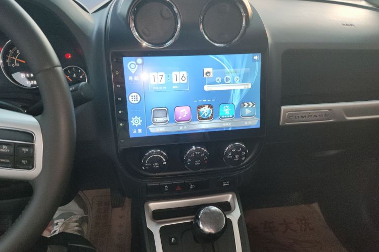 Jeep 指南者(进口) 2014款 改款 2.4L 四驱舒适版中控内饰16