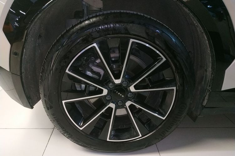 极氪X 2025款 四座后驱魔方版车身外观6008