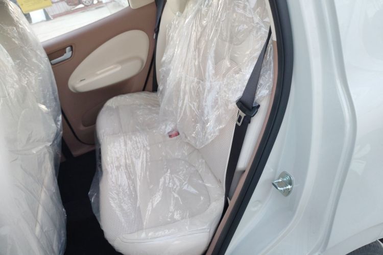 五菱汽车 宏光MINIEV 2025款 四门版 进阶款中控内饰7004