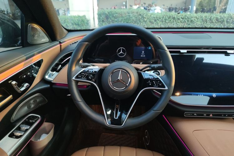 奔驰E级 2024款 E 260 L中控内饰13