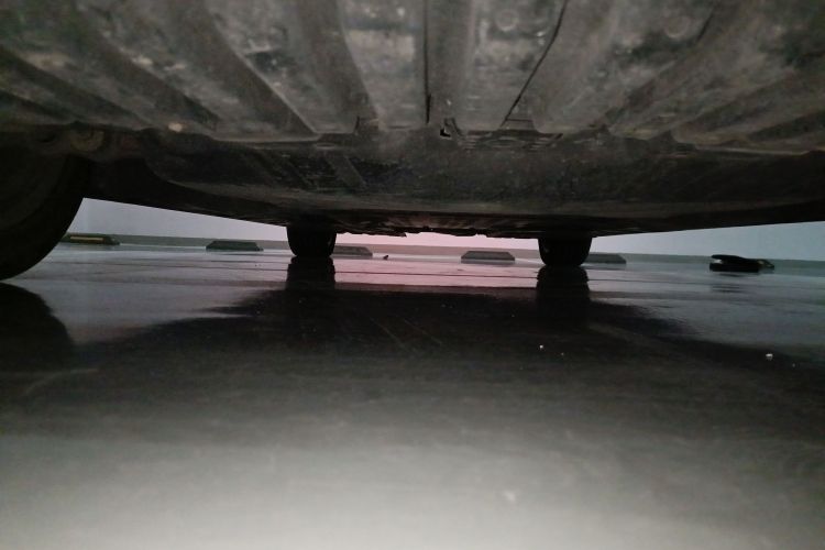 奔驰C级 2019款 C 260 L 运动版局部细节9008