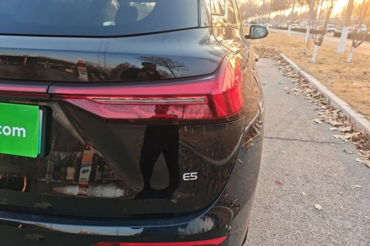 蓝电E5 2023款 1.5L DE-i 100KM畅享型 5座车身外观9