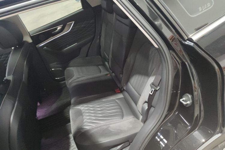 红旗HS5 2022款 改款 2.0T 智联旗享版中控内饰21