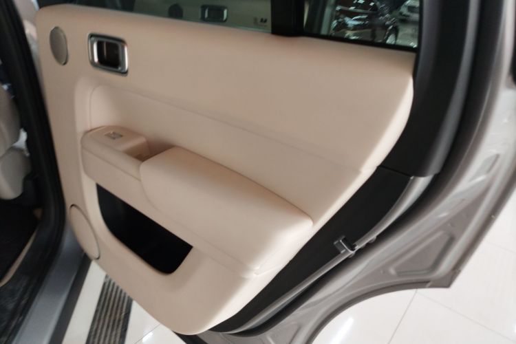 理想汽车 理想L9 2022款 Max中控内饰7006