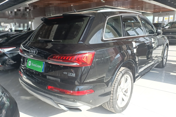 奥迪Q7 2023款 45 TFSI quattro S line运动型车身外观6005