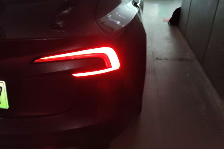 特斯拉 Model 3 2025款 后轮驱动版车身外观9