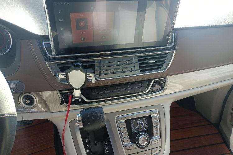 上汽大通MAXUS 大通G10 2016款 2.0T 自动豪华行政版中控内饰16