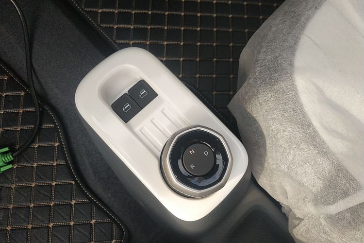 吉利银河 2025款 210km 熊猫卡丁中控内饰18