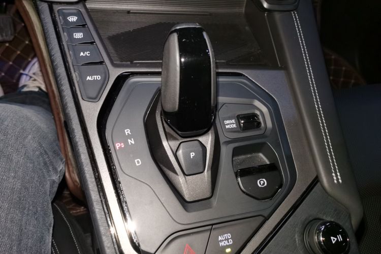 领克01 2021款 2.0TD 四驱暗夜版局部细节18