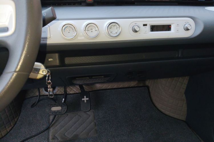 五菱汽车 宏光MINIEV 2022款 GAMEBOY 200km 玩乐款 磷酸铁锂中控内饰16