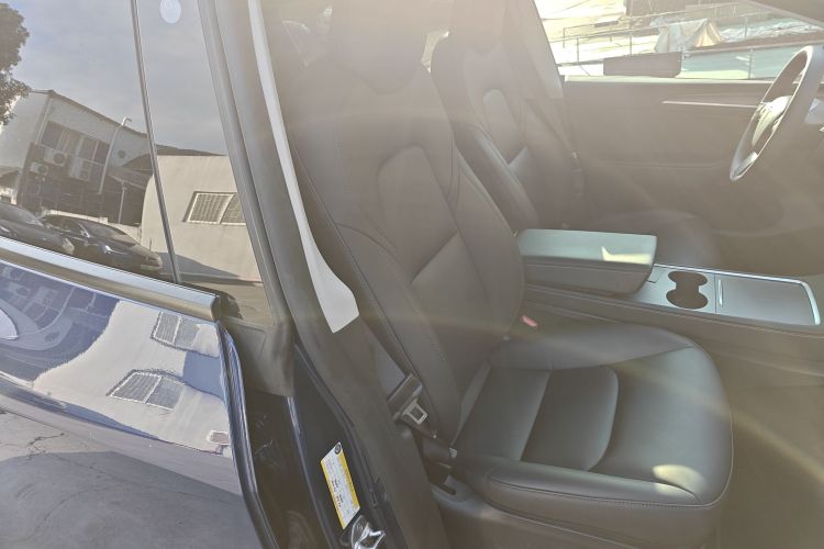 特斯拉 Model Y 2021款 长续航全轮驱动版局部细节41