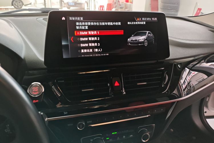 宝马1系 2021款 改款 125i M运动曜夜版中控内饰16