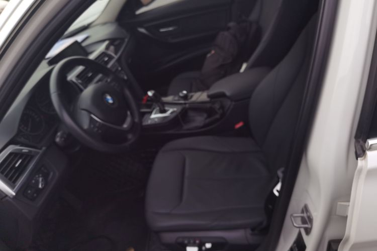 宝马3系 2016款 320Li 进取型中控内饰19