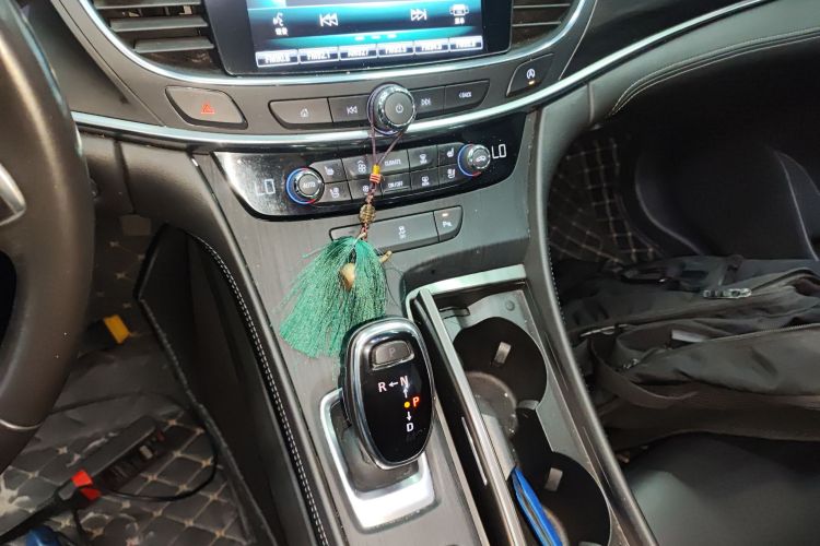 别克 君越 2018款 20T 精英型中控内饰18