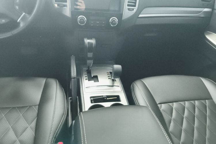 三菱 帕杰罗（平行进口） 中控内饰18