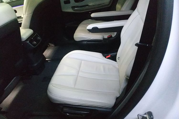 蔚来ES8 2020款 580KM 签名版 六座版中控内饰7004