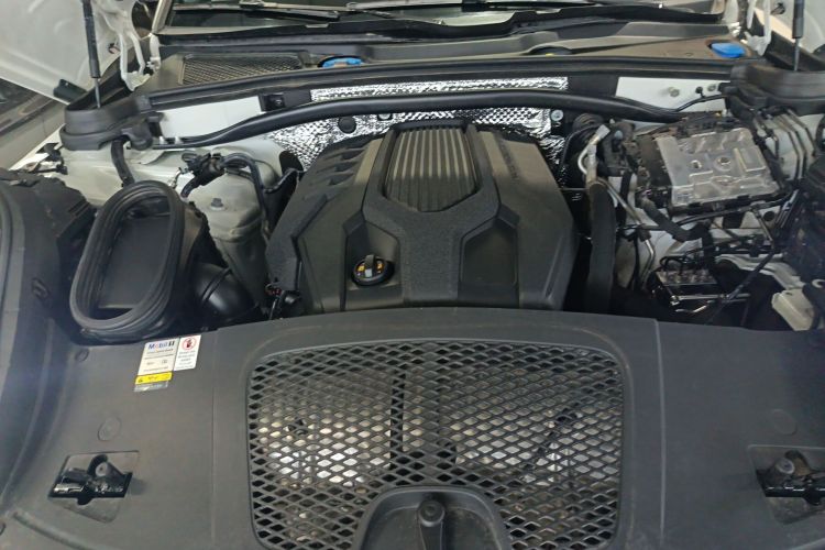 保时捷 2022款 Macan 2.0T机舱底盘24