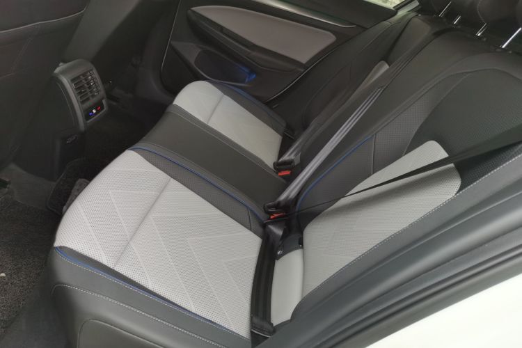 大众 高尔夫 2025款 300TSI R-Line中控内饰7004