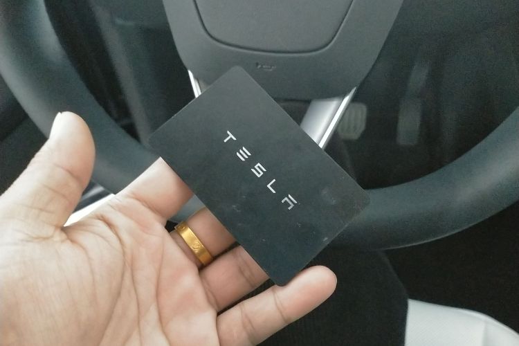 特斯拉 Model Y 2025款 长续航全轮驱动版中控内饰11