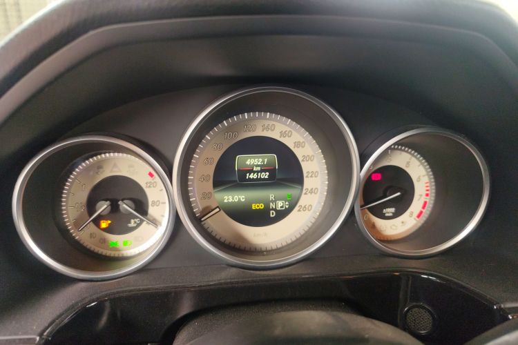 奔驰E级 2014款 改款 E 260 L 运动型中控内饰14