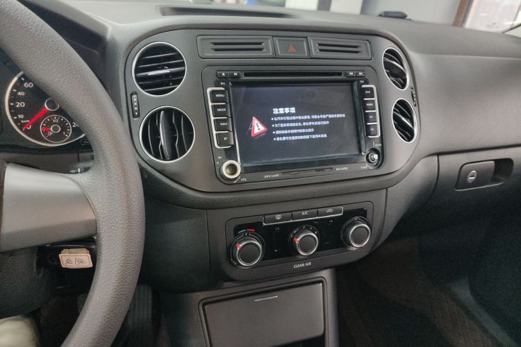 大众 途观 2016款 300TSI 手动两驱风尚版中控内饰16