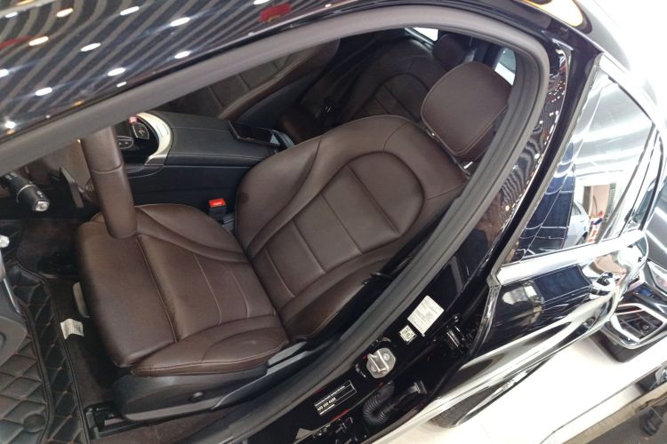 奔驰GLC 2020款 改款 GLC 260 L 4MATIC 动感型中控内饰19