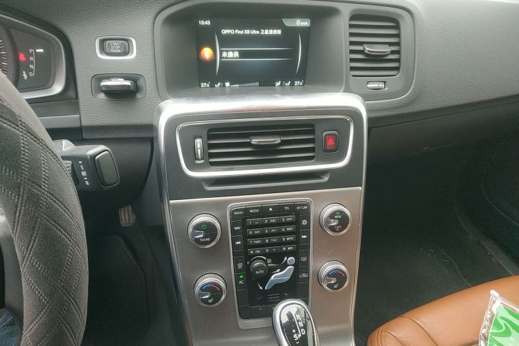 沃尔沃S60 2014款 S60L 2.0T 智远版中控内饰16