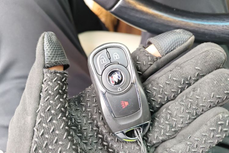 别克GL8 2022款 陆上公务舱 652T 舒适型中控内饰11