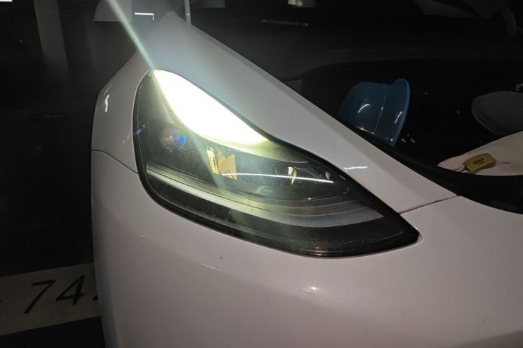 特斯拉 Model Y 2022款 长续航全轮驱动版车身外观8