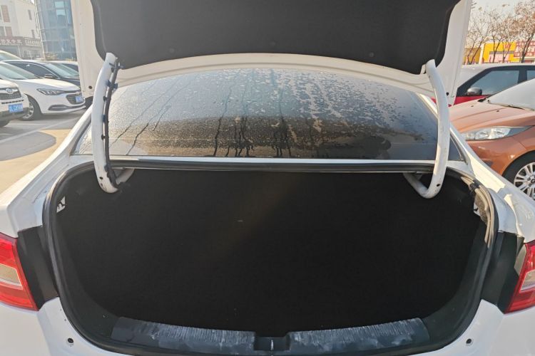 奔腾B30 2016款 1.6L 自动十周年纪念版机舱底盘23