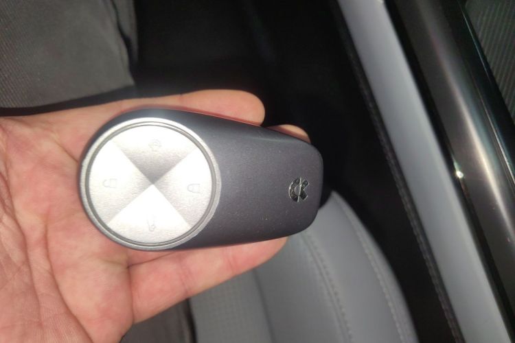 蔚来ES8 2020款 415KM 签名版 六座版中控内饰11