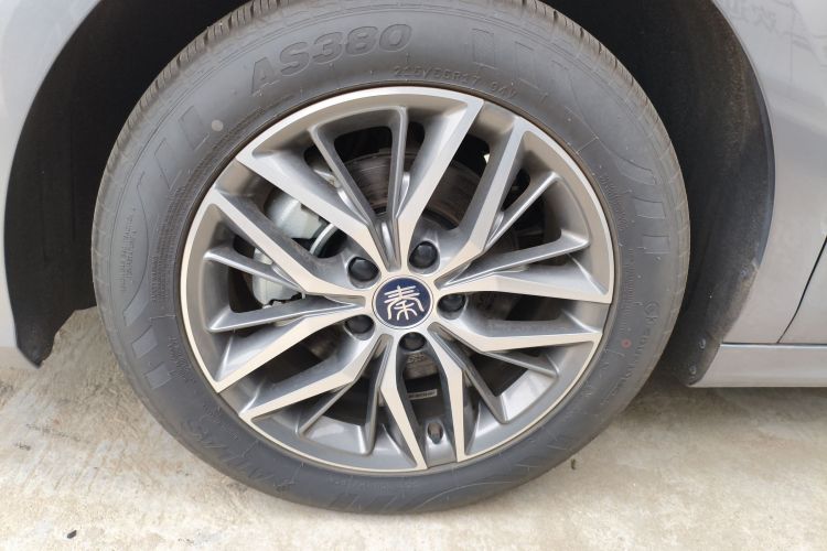 比亚迪 秦PLUS 2024款  荣耀版 DM-i 120KM超越型车身外观6007