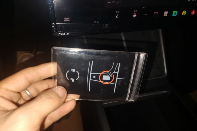 特斯拉 Model Y L 2025款 长续航全轮驱动版中控内饰7001